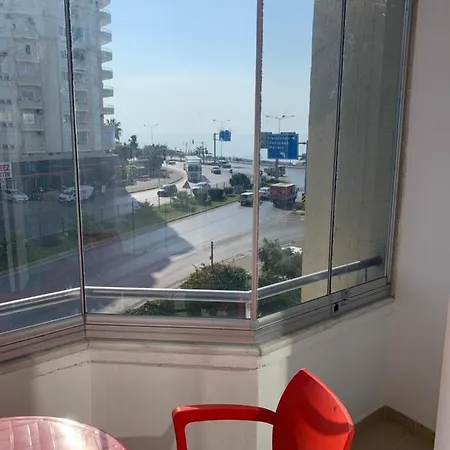 Tosmur Beach Apartment *